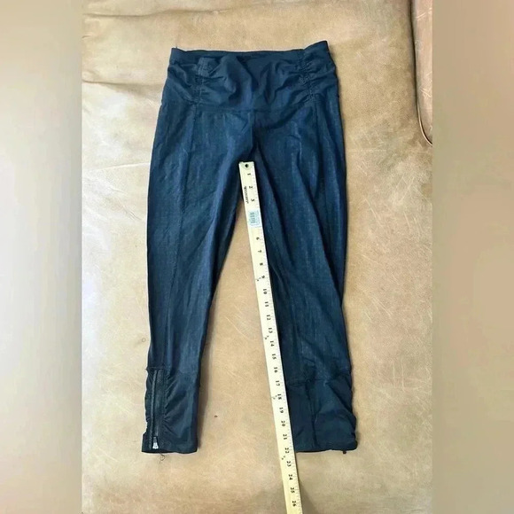 Lululemon Black Print Leggings Scrunched With Zippers Size 6 - Picture 5 of 12